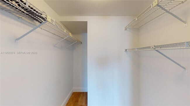 Building Photo - 540 Brickell Key Dr