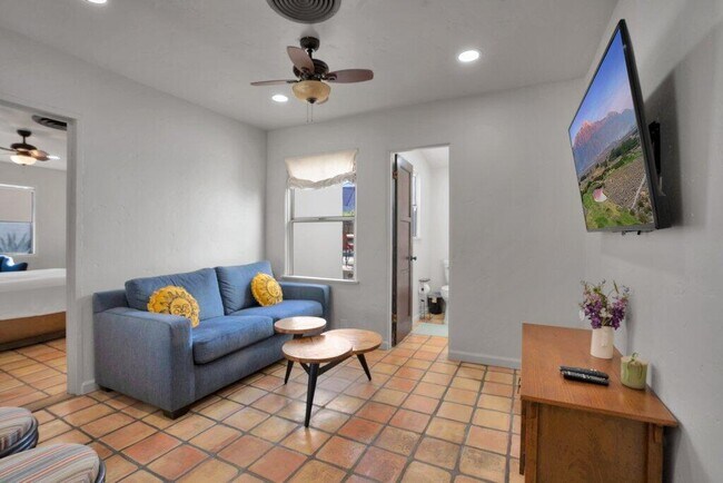 Building Photo - 52123 Avenida Diaz
