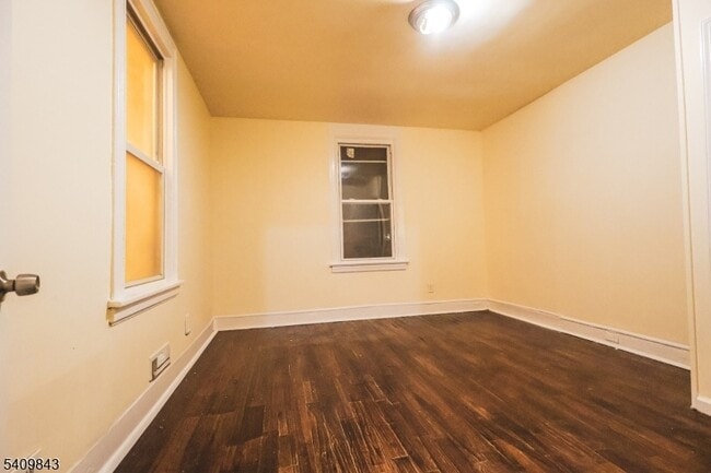 Building Photo - 405 S 12th St