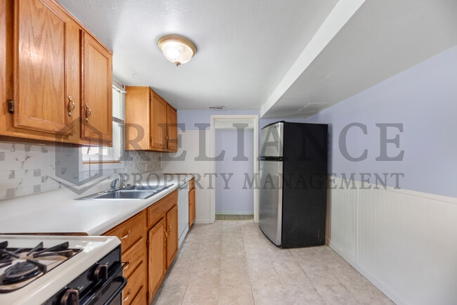 Building Photo - 351 S All Hallows St