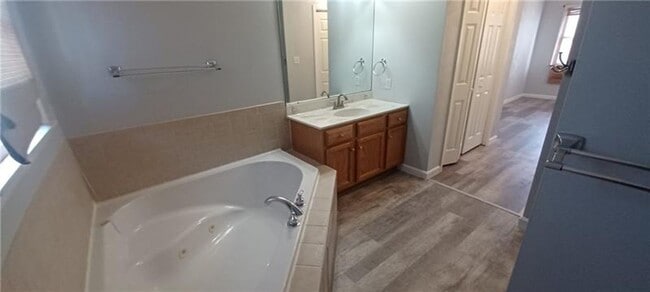 Building Photo - 4 bedroom 2.5 bath Home fo r rent Irwin, PA 15642