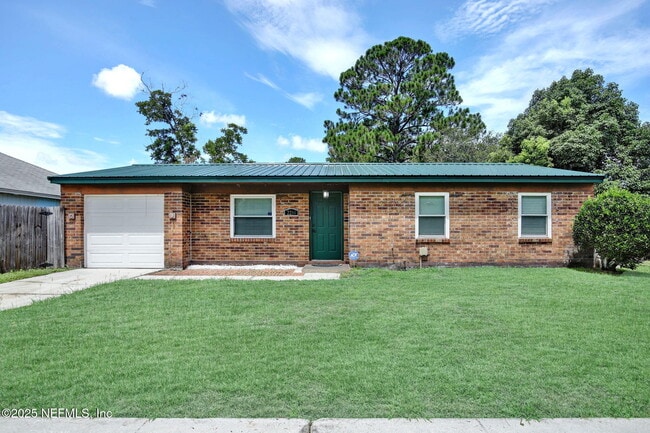 Building Photo - 2214 Luana Dr E