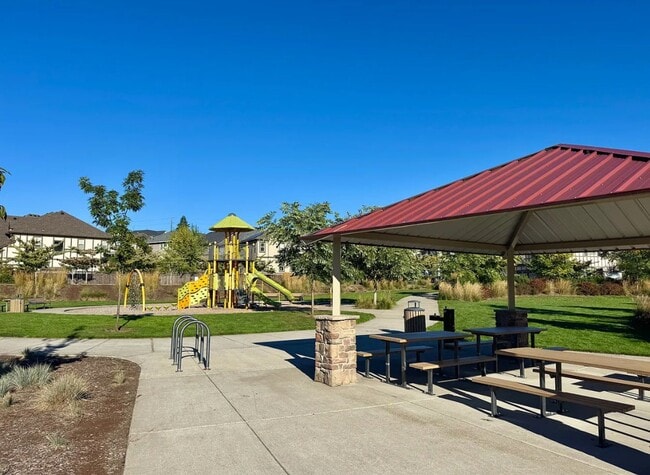 Building Photo - River Terrace townhome $500.00 off first month of rent!