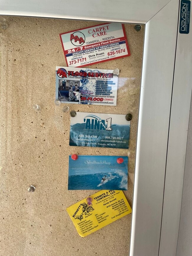 Building Photo - Pool on site! 2 bed 1 bath 1 parking locat...