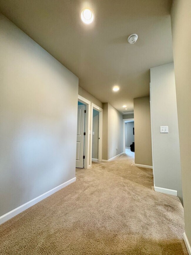 Building Photo - 4 Bedroom Home in Family friendly Cul-de-sac in Maple Valley