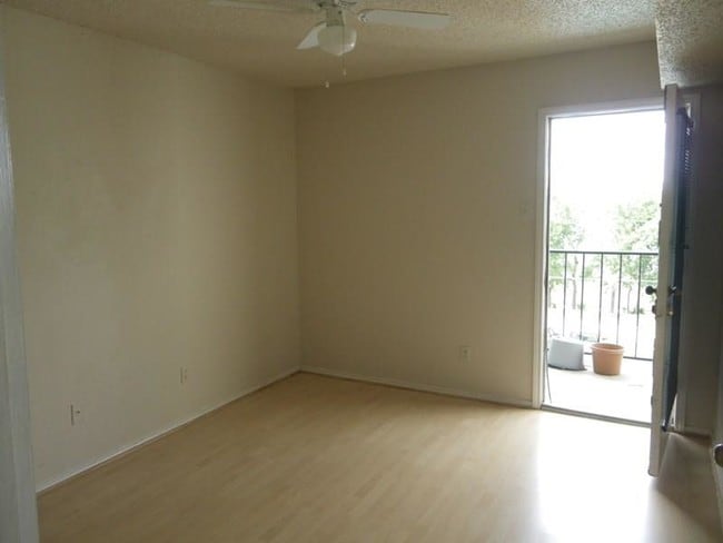 Building Photo - 7621 McCallum Blvd