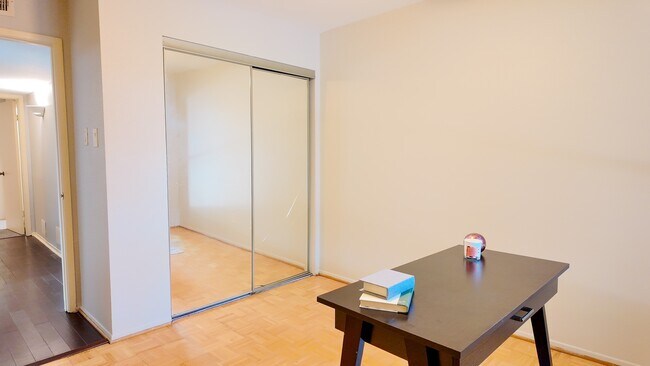 Building Photo - 8020 Braesmain Dr