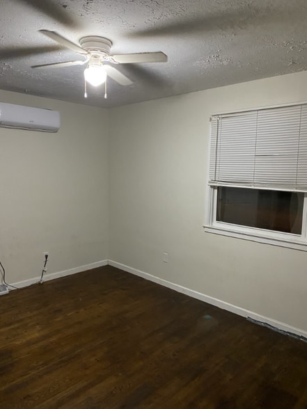 Building Photo - 116 Clinton Springs Ave