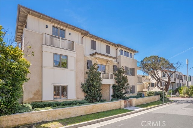 Building Photo - 328 28th St