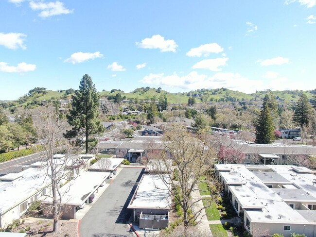 Building Photo - Breathtaking Views and Resort Style Living!