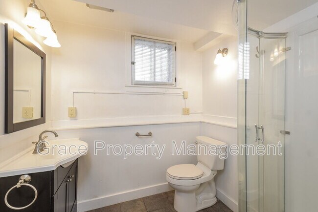 Building Photo - 1442 Perry St