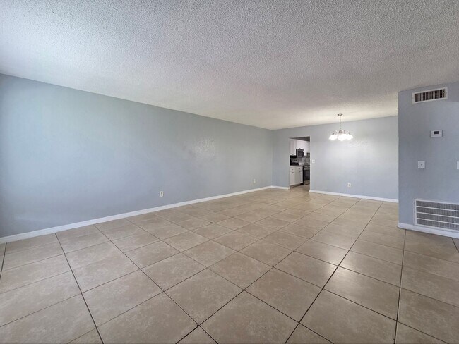 Building Photo - 605 Northlake Blvd