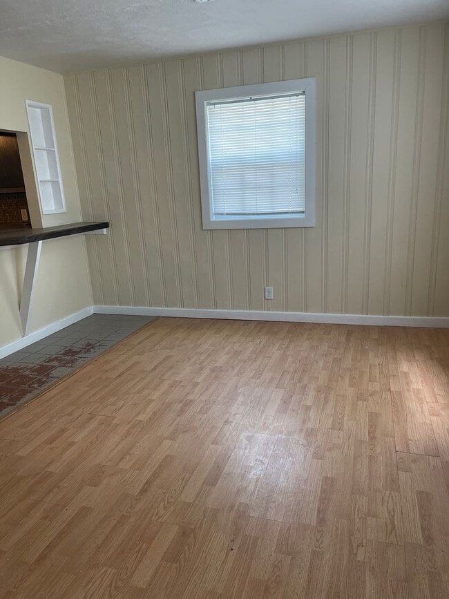 Building Photo - Cozy 2 bedroom remodeled home