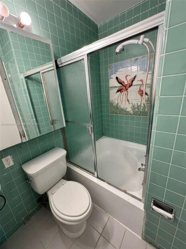 Building Photo - 4582 Royal Palm Ave