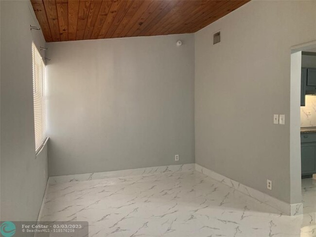 Building Photo - 3630 SW 46th Ave
