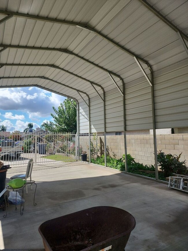 Building Photo - Don't miss the chance to view this stunnin...