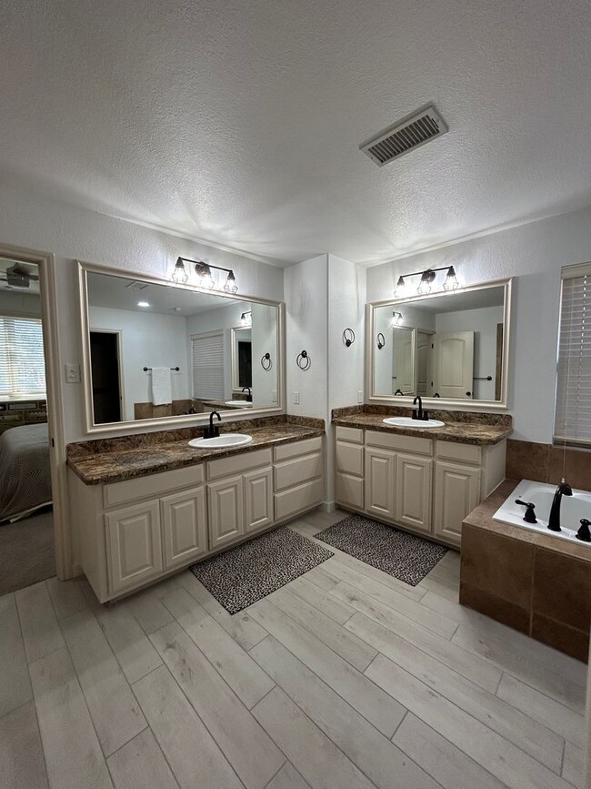 Building Photo - Beautiful Home in Northwest Midland-Los Patios Subdivision