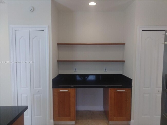 Building Photo - 3364 SW 28th Terrace