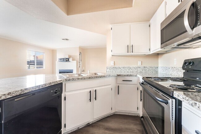 Building Photo - Stylish & Cozy Home with Fireplace in Gated Community!