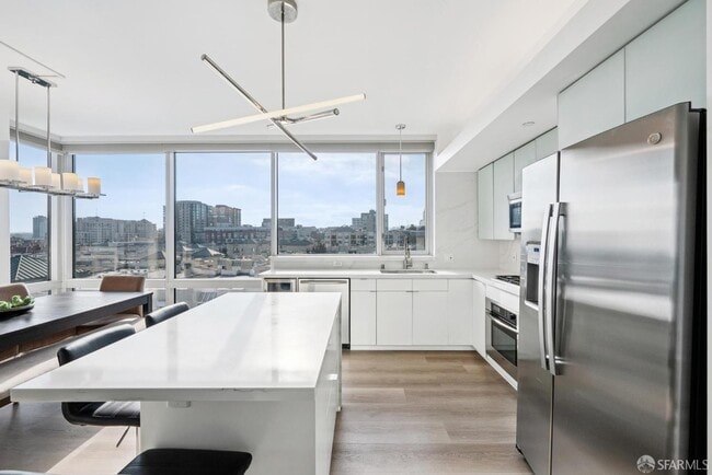 Building Photo - 501 Beale St