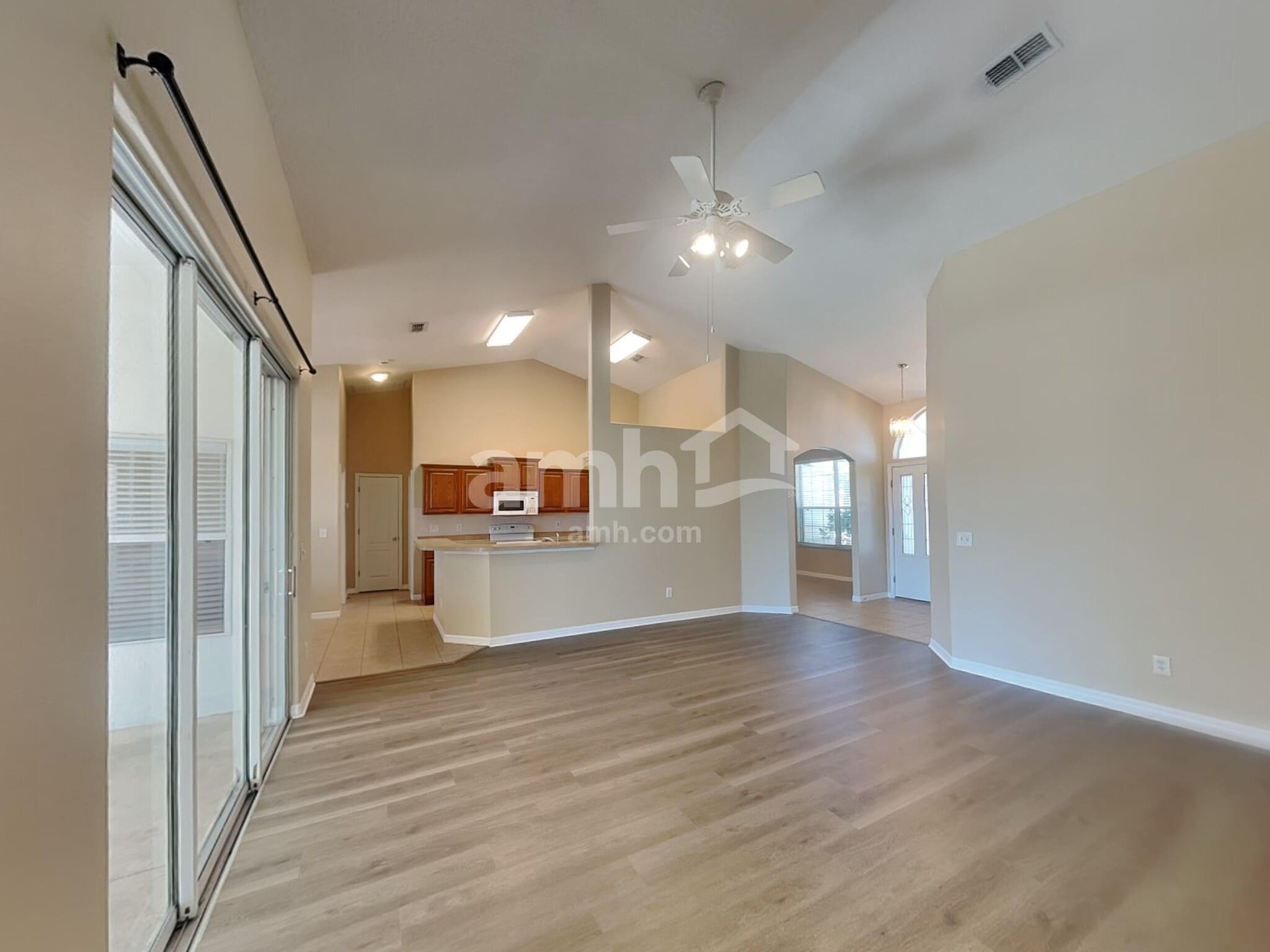 Building Photo - 1075 Princeton Dr