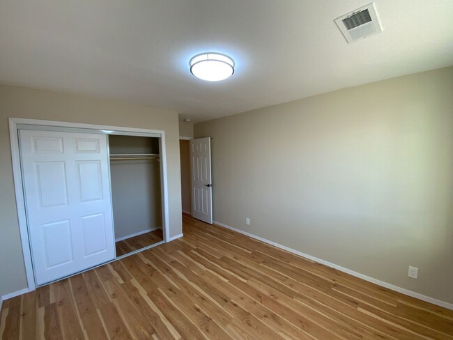 Building Photo - Beautifully Remodeled 3 Bedroom Single Sto...