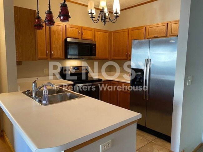 Building Photo - Available now - Spacious 2 Bedroom 2 Bath Townhome in Woodbury