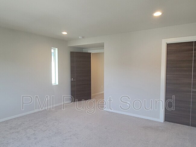 Building Photo - 33473 Poplar Ave SE