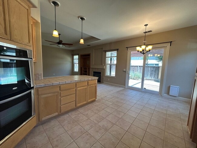 Building Photo - Nice Oakdale home on corner lot