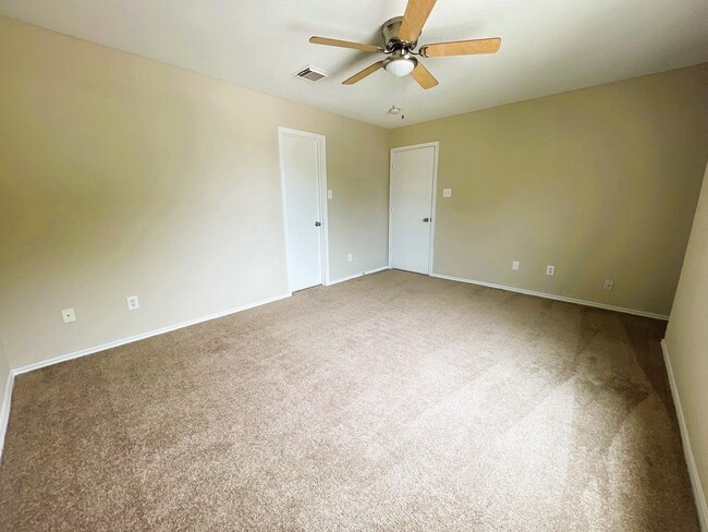 Building Photo - 436 Mystic Glen Loop