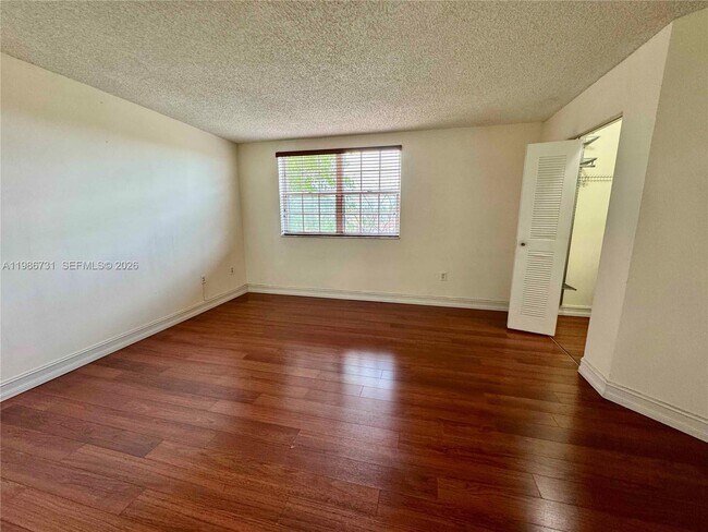Building Photo - 9731 Fontainebleau Blvd