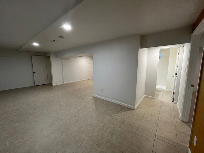 Building Photo - $500 Move in Special - Spacious 4 bed 2 ba...