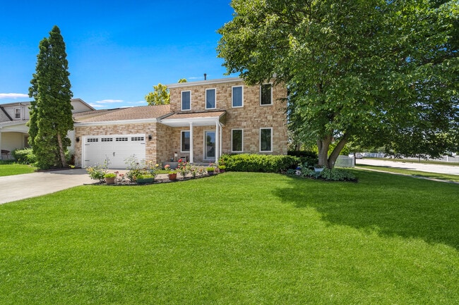 Primary Photo - 264 N Southport Rd