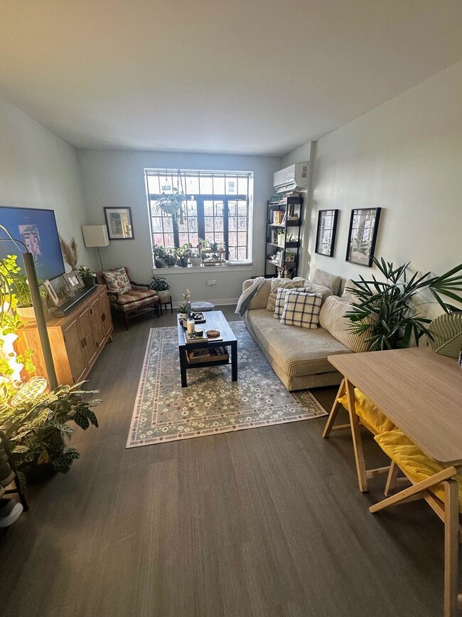 Building Photo - 2806 N Leavitt St