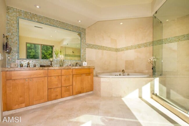 Building Photo - 5 br, 4 bath House - 2075 Torrey Pines Rd ...