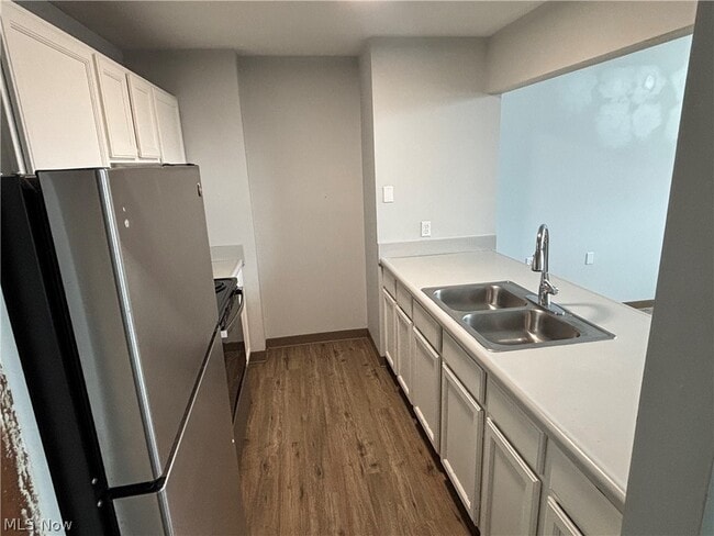 Building Photo - 59 Lincoln Way E