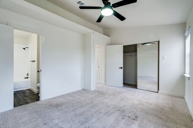Building Photo - RIVER CROSSING ATX - 2BD/2.5BA - TOWNHOUSE - NEAR DOWNTOWN - NEW INTERIOR - $1495