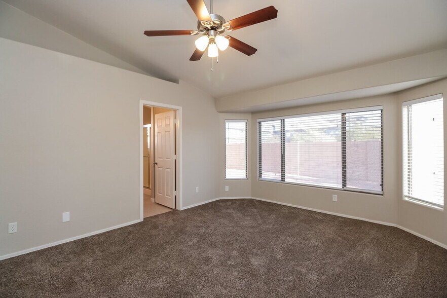 Building Photo - 3721 N 125th Dr