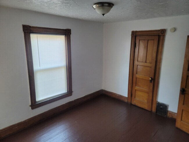 Building Photo - 293 Adams St