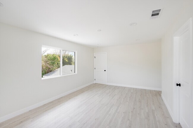 Building Photo - 1236 N Reese Pl