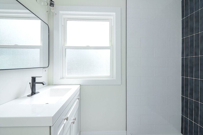 Building Photo - 15W355 Harvard St