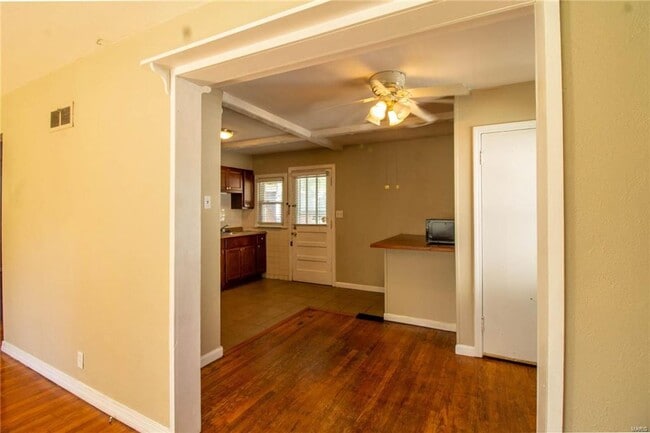 Building Photo - Adorable 2 bedroom home in Overland
