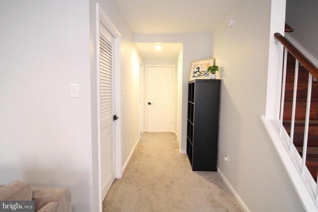 Building Photo - 3139 Stratford Ct