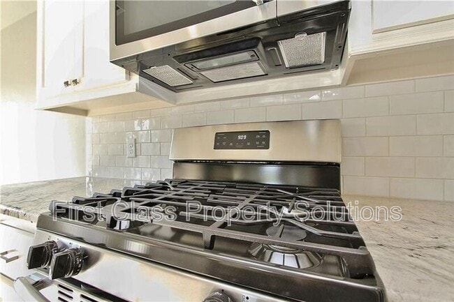 Building Photo - 4005 Brougham Way