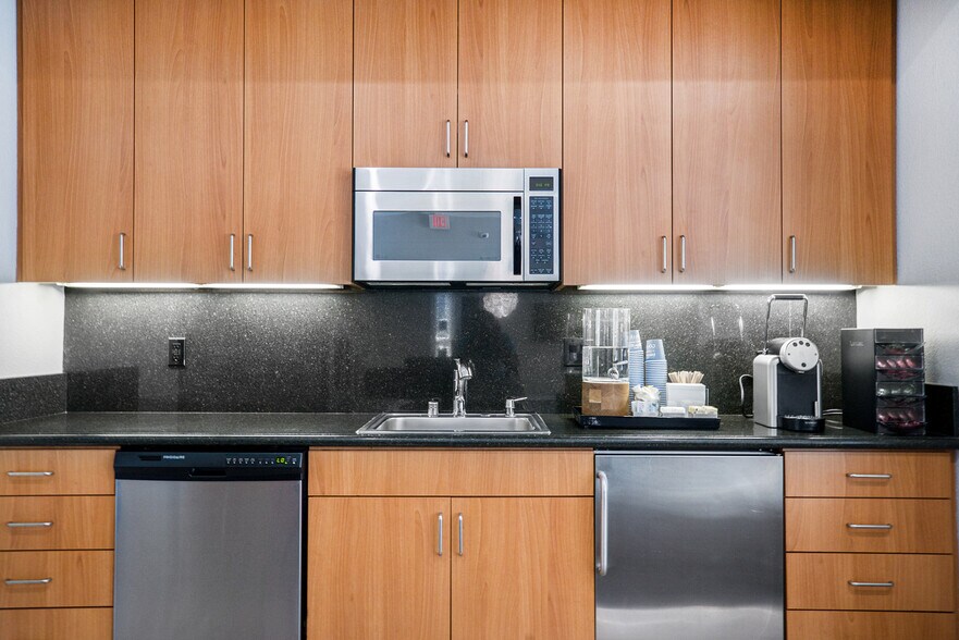 Building Photo - 141 Saratoga Ave