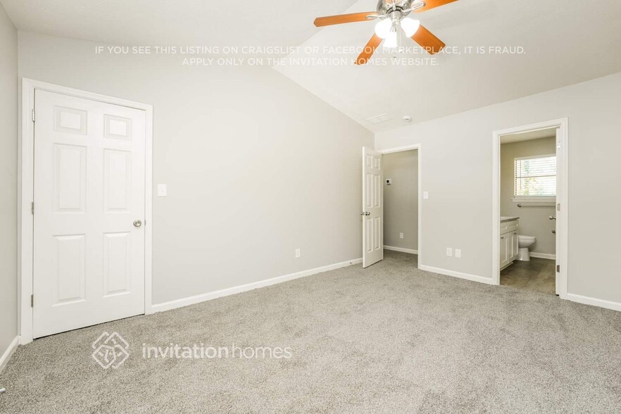 Building Photo - 558 Lake Michele Ct