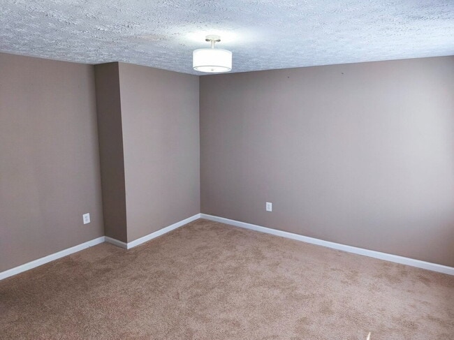 Building Photo - Inviting Townhome in Sterling with Spaciou...