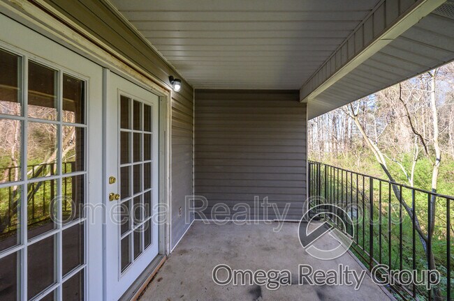 Building Photo - 1600 14th Ave E