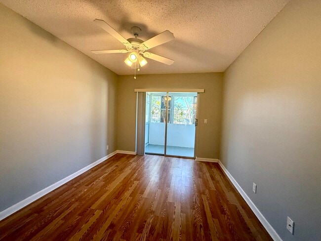 Building Photo - 68 Sussex E