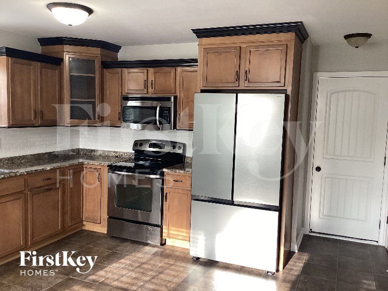 Building Photo - 978 Dwight Eisenhower Way